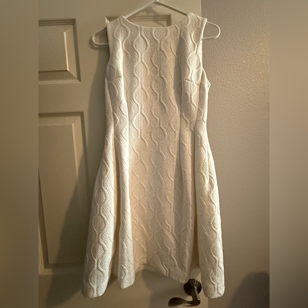 Elegant White Sleeveless Dress